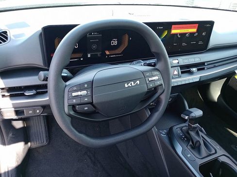 New 2025 Kia K4 LXS image 9