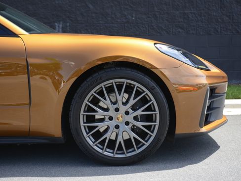 Certified 2025 Porsche Panamera 4 AWD/4WD image 40
