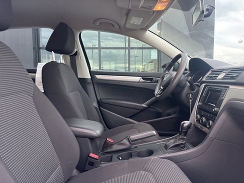 Used 2017 Volkswagen Passat 1.8T S image 10