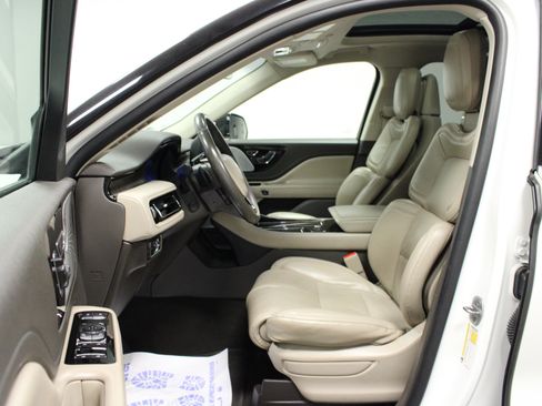 Used 2022 Lincoln Aviator Reserve w/ Equipment Group 201A AWD/4WD image 12
