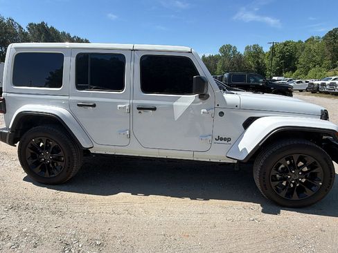 Used 2025 Jeep Wrangler Unlimited Sahara w/ Safety Group AWD/4WD image 7