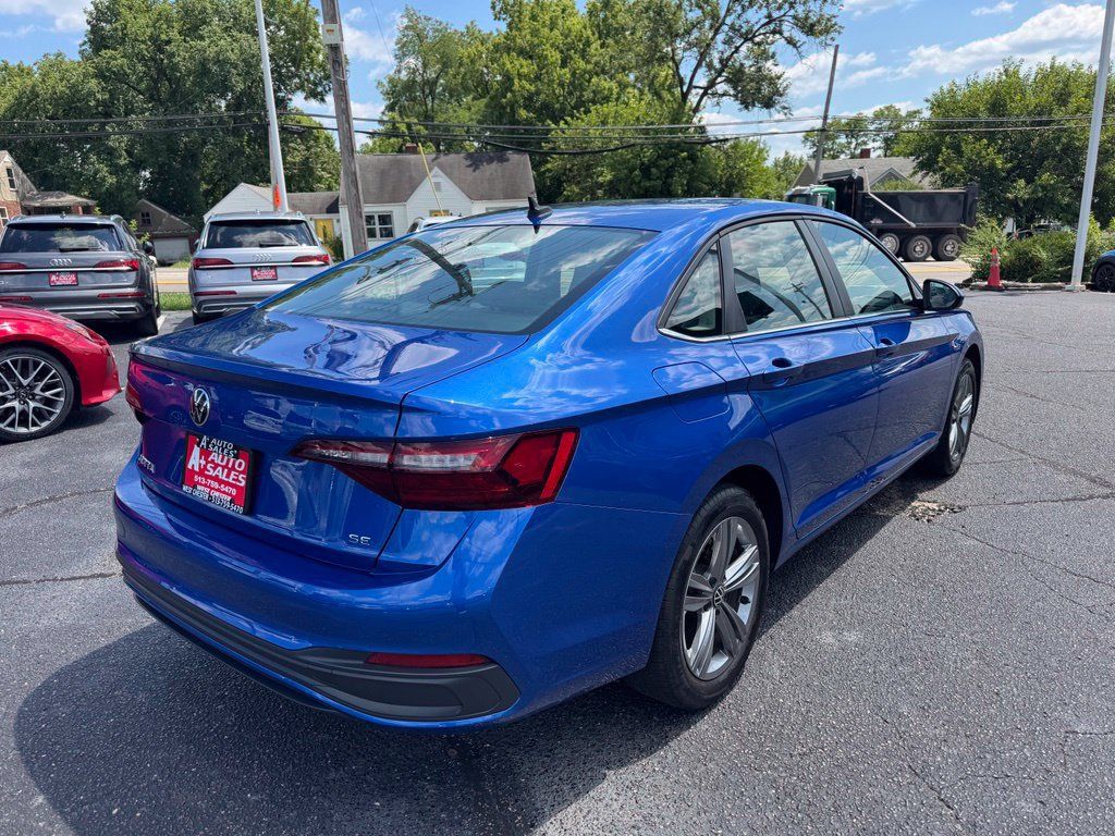 Used 2024 Volkswagen Jetta SE FWD image 6