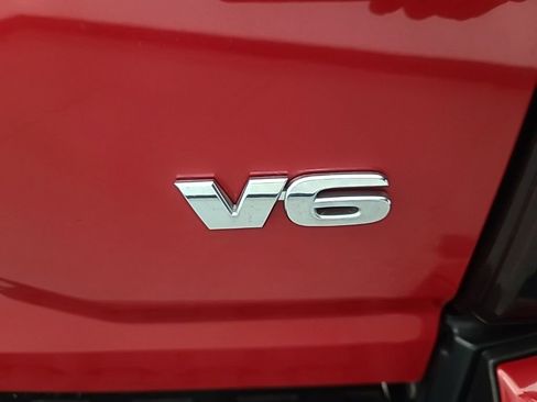 Used 2016 Toyota Tacoma SR image 12