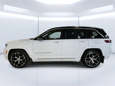 Used 2022 Jeep Grand Cherokee Summit image 2