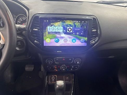 Used 2019 Jeep Compass Latitude FWD image 15