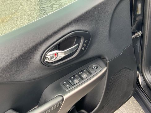 Used 2019 Jeep Cherokee Limited AWD/4WD image 21