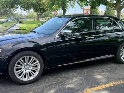 Used 2012 Chrysler 300 Limited w/ Luxury Group RWD image 4