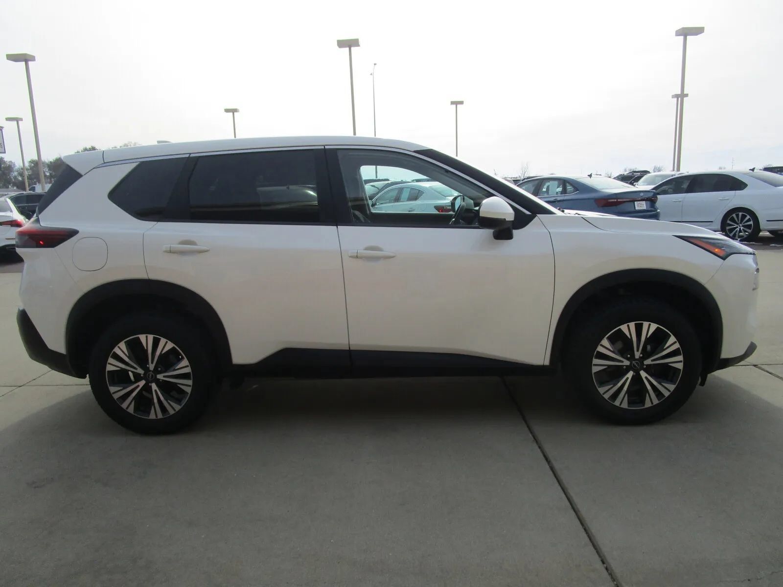 Used 2022 Nissan Rogue SV AWD/4WD image 6