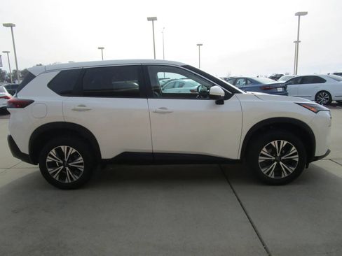 Used 2022 Nissan Rogue SV AWD/4WD image 6