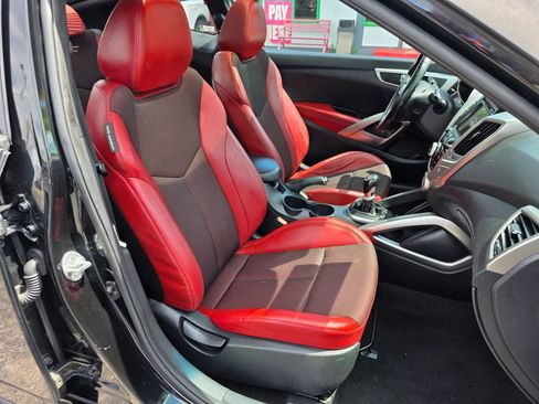 Used 2014 Hyundai Veloster w/ Technology Package 03 FWD image 12