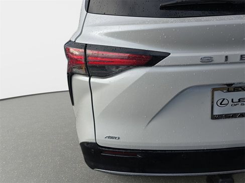 Used 2024 Toyota Sienna Platinum image 38