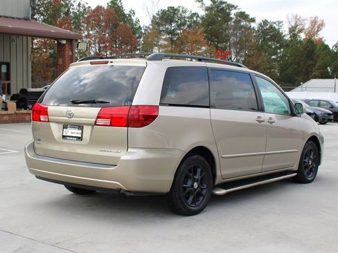 Used 2005 Toyota Sienna XLE image 7