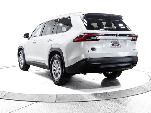 Certified 2024 Toyota Grand Highlander XLE image 9