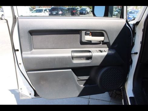 Used 2014 Toyota FJ Cruiser 4WD w/ Convenience Package image 17