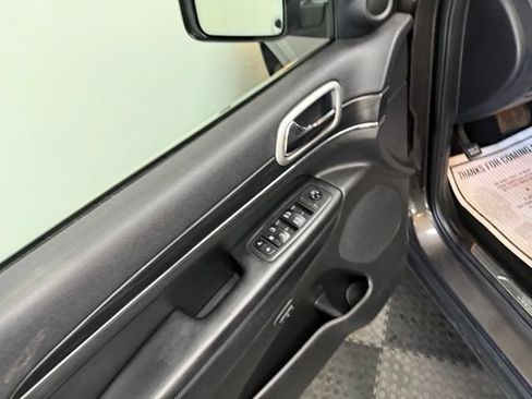 Used 2020 Jeep Grand Cherokee Limited AWD/4WD image 19