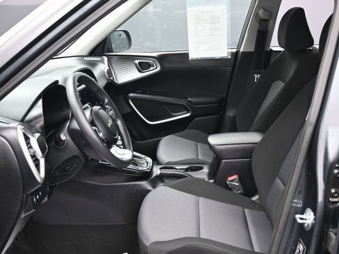 Used 2023 Kia Soul LX image 16