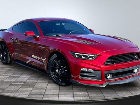 Used 2017 Ford Mustang GT Premium w/ Black Accent Package RWD image 11