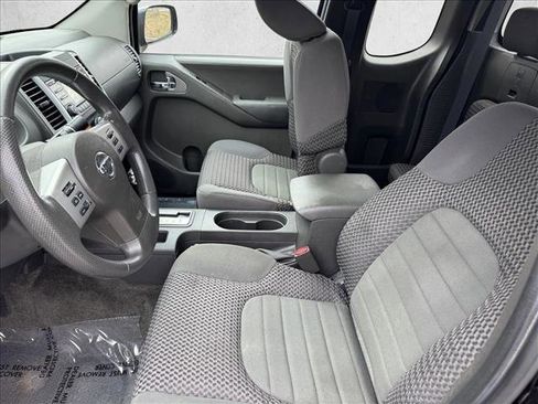 Used 2013 Nissan Frontier SV w/ SV Value Truck Pkg AWD/4WD image 9