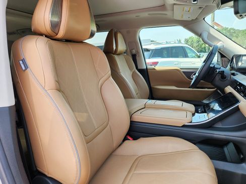 Certified 2025 INFINITI QX80 Sensory AWD/4WD image 16