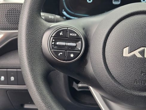 Used 2025 Kia Soul LX w/ LX Technology Package FWD image 26