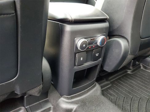 Used 2020 Ford Explorer Limited image 33