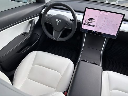 Used 2020 Tesla Model 3 Standard Range Plus RWD image 17