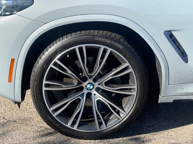 Used 2022 BMW X4 xDrive30i w/ M Sport Package AWD/4WD image 4