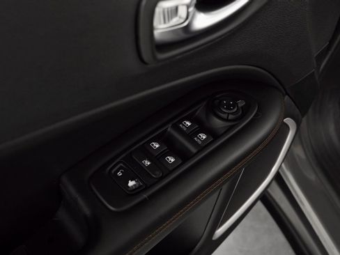 Used 2020 Jeep Compass Limited image 18