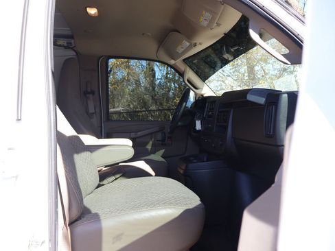 Used 2022 Chevrolet Express 3500 w/ Driver Convenience Package image 35