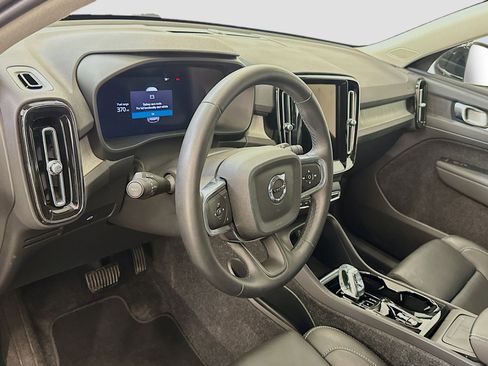 Used 2025 Volvo XC40 B5 Plus image 18