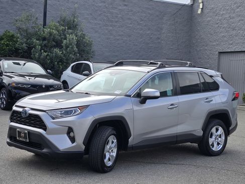 Used 2019 Toyota RAV4 XLE image 8