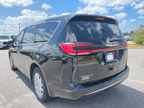 Certified 2023 Chrysler Pacifica Touring-L FWD image 19