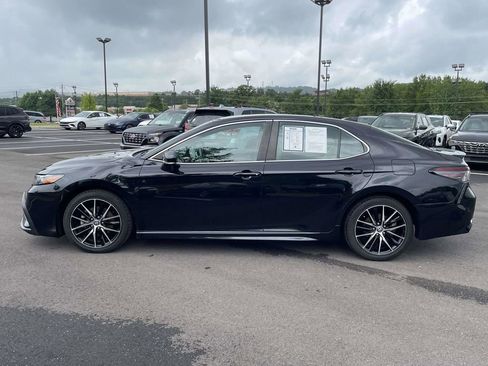 Used 2022 Toyota Camry SE FWD image 6