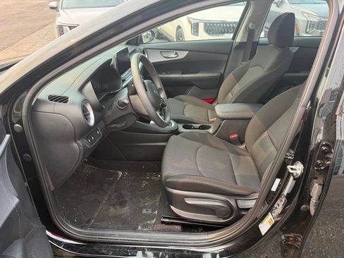 Used 2024 Kia Forte LXS w/ LXS Technology Package FWD image 9