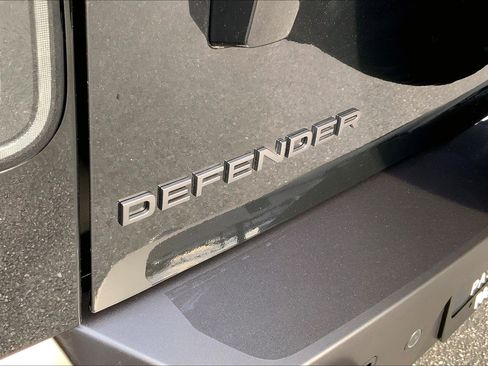 New 2026 Land Rover Defender 130 X-Dynamic SE image 6