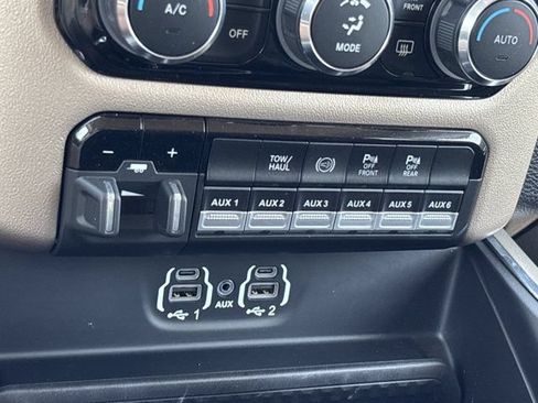 Used 2022 RAM 2500 Laramie w/ Chrome Appearance Group AWD/4WD image 37