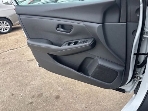 Used 2025 Nissan Sentra S image 18