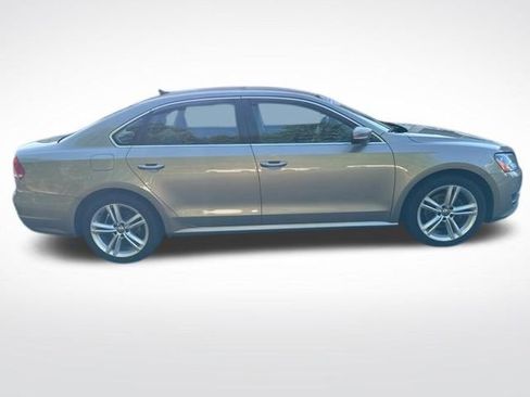 Used 2015 Volkswagen Passat TDI SE FWD image 8
