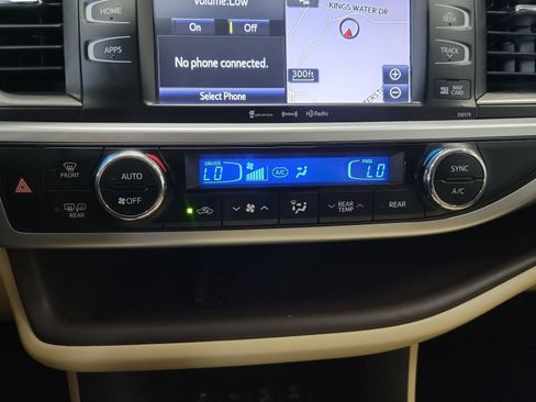 Used 2018 Toyota Highlander XLE w/ Protection Package #3 AWD/4WD image 21