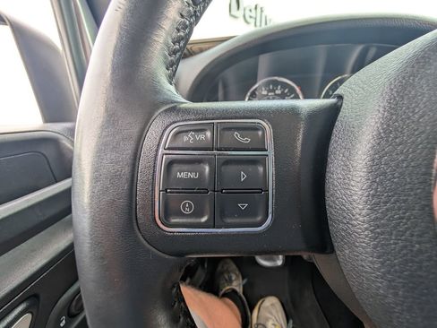 Used 2018 Jeep Wrangler Unlimited Sahara w/ Connectivity Group image 19