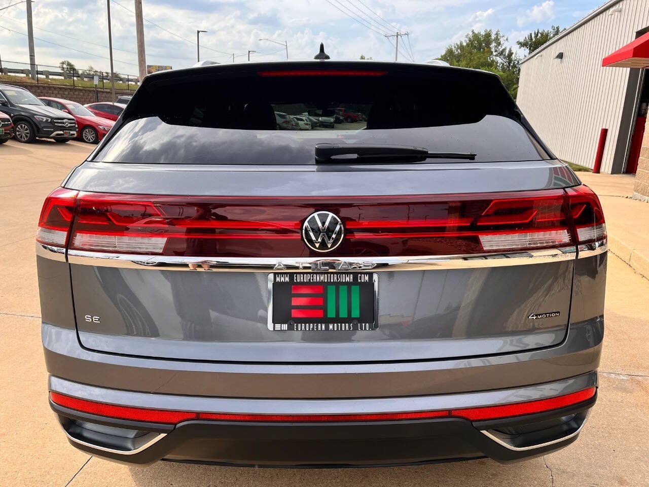 Used 2024 Volkswagen Atlas Cross Sport SE AWD/4WD image 4