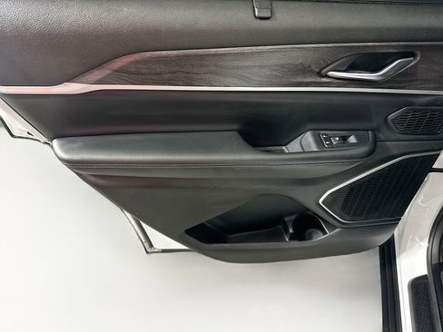 Used 2023 Jeep Grand Cherokee L Limited w/ Luxury Tech Group II RWD image 26