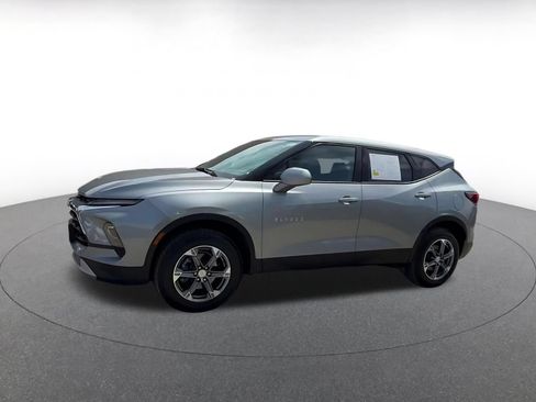 Used 2025 Chevrolet Blazer LT FWD image 7