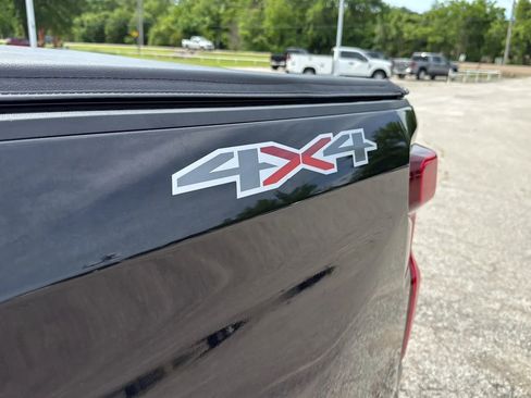 Used 2020 Chevrolet Silverado 1500 Custom w/ Custom Value Package AWD/4WD image 12