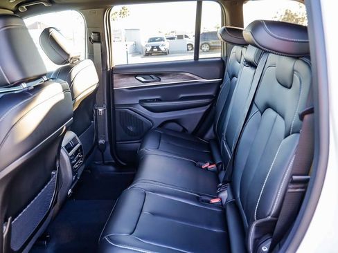 New 2025 Jeep Grand Cherokee Limited w/ Black Appearance Package image 19