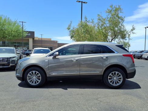 Used 2017 Cadillac XT5 Luxury w/ Driver Awareness Package FWD image 3