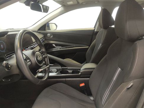 Used 2025 Hyundai Elantra SEL FWD image 17