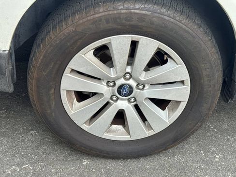 Used 2017 Subaru Outback 2.5i Premium AWD/4WD image 4