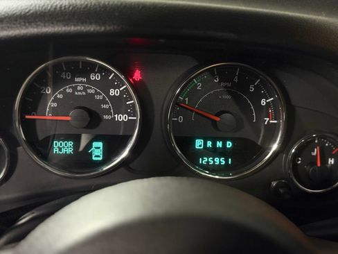 Used 2014 Jeep Wrangler Unlimited Sahara w/ Dual Top Group AWD/4WD image 12