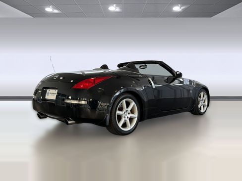 Used 2005 Nissan 350Z Grand Touring RWD image 9